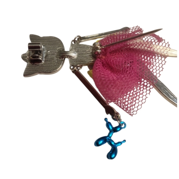 Whimsical Articulated Cat Brooch - Picture 7 of 8